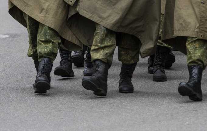 Военного нашли повешенным в воинской части в Москве